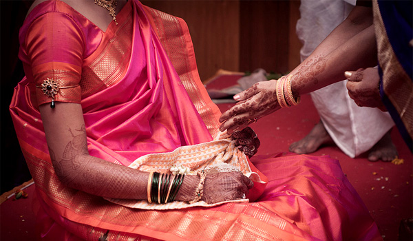 Wedding Decoration: लग्नकार्यात लागणाऱ्या ओटीच्या पिशव्या पॅक करण्यासाठी मस्त आयडिया- घरच्याघरीच आकर्षक सजावट