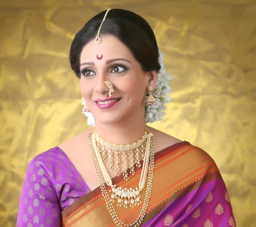 श्रावण स्पेशल: मंगळागौर- राखीपौर्णिमेला ठसकेबाज मराठी लूक हवा? मग मोत्यांचे 'हे' दागिने तुमच्याकडे हवेतच.. श्रावण स्पेशल: मंगळागौर- राखीपौर्णिमेला ठसकेबाज मराठी लूक हवा? मग मोत्यांचे 'हे' दागिने तुमच्याकडे हवेतच..