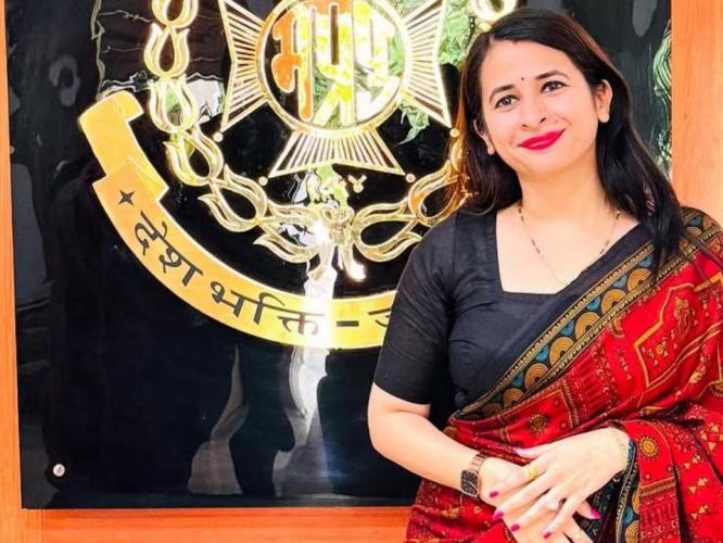 Priyal Yadav : प्रेरणादायी! वडील तिसरी, आई सातवी पास; अकरावी नापास प्रियल कशी झाली डेप्युटी कलेक्टर?
