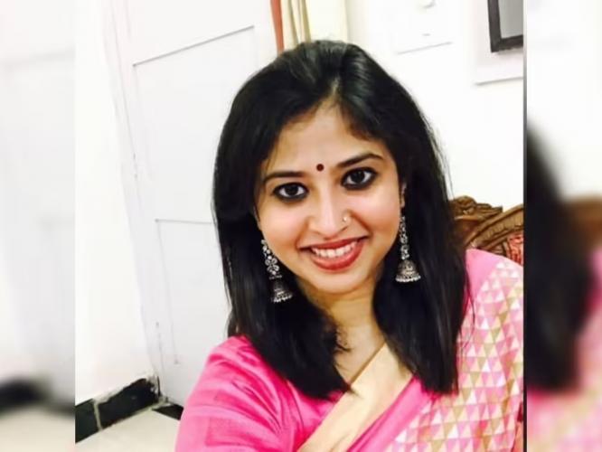 Pujya Priyadarshini : भारीच! दिवसा नोकरी, रात्री पुस्तकांशी मैत्री... ३ वेळा अपयश आल्यानंतरही गाठलं यशाचं शिखर Pujya Priyadarshini : भारीच! दिवसा नोकरी, रात्री पुस्तकांशी मैत्री... ३ वेळा अपयश आल्यानंतरही गाठलं यशाचं शिखर