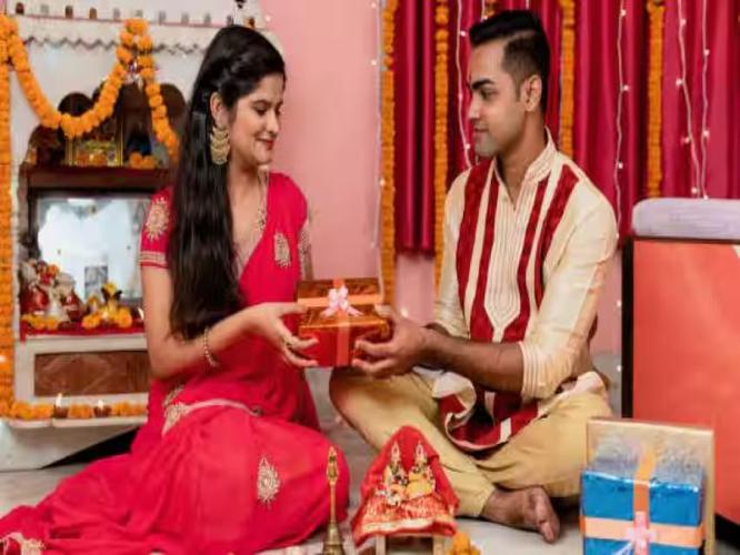 आले गौरीगणपतीचे दिवस-सुंदर साड्या तर नेसायलाच हव्या, पाहा खास सणासाठी ब्लाऊजच्या सुंदर डिझाइन्स...