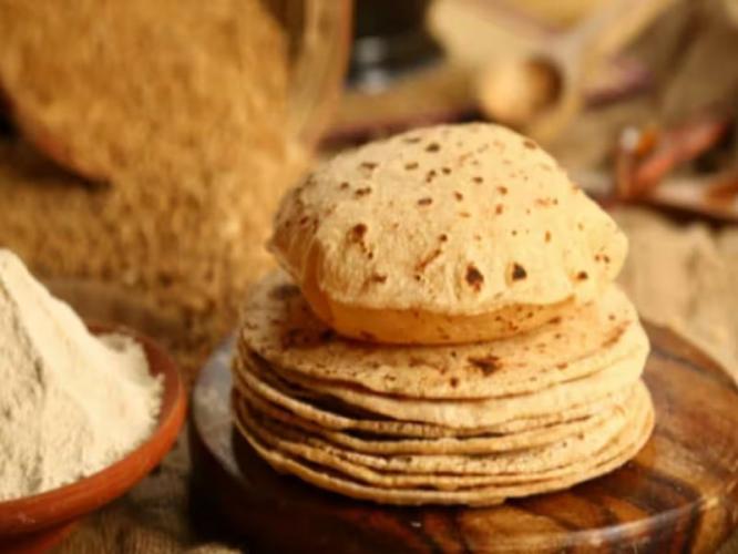 कणीक चांगली तिंबली तरी चपात्या कडक-वातडच होतात? ६ टिप्स-चपात्या फुगतील टम्म-राहतील दोन दिवस मऊ... कणीक चांगली तिंबली तरी चपात्या कडक-वातडच होतात? ६ टिप्स-चपात्या फुगतील टम्म-राहतील दोन दिवस मऊ...