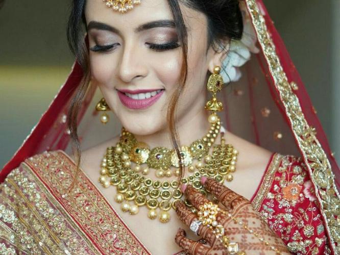 Diwali Fashion Tips : गोल चेहरा असेल तर चुकूनही घालू नका ४ प्रकारचे दागिने, चेहरा दिसतो मोठा आणि विचित्र Diwali Fashion Tips : गोल चेहरा असेल तर चुकूनही घालू नका ४ प्रकारचे दागिने, चेहरा दिसतो मोठा आणि विचित्र