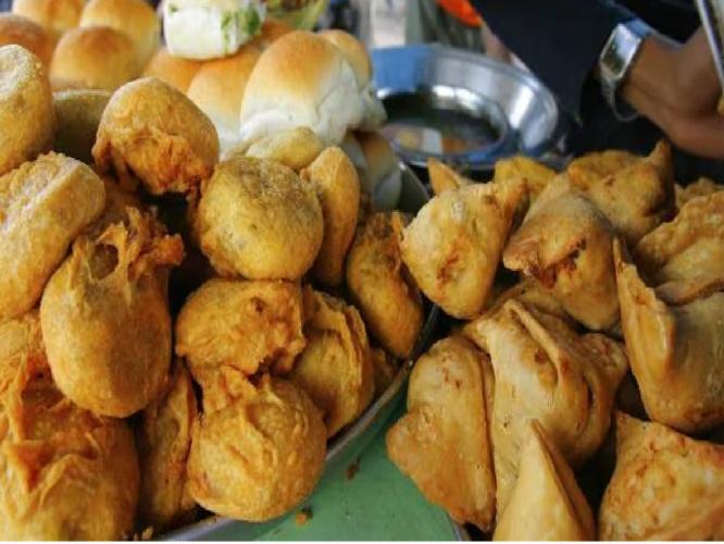 चमचमीत खायला आवडतं पण पावसाळ्यात थांबा; छोटासा निष्काळजीपणा अन् आजारांना आमंत्रण