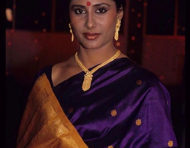Smita Patil : एका फोटोने बदललं नशीब, निवेदिका ते अभिनेत्री - स्मिता अकाली गेली, प्रेमात अपयशी ठरली..पण.. Smita Patil : एका फोटोने बदललं नशीब, निवेदिका ते अभिनेत्री - स्मिता अकाली गेली, प्रेमात अपयशी ठरली..पण..
