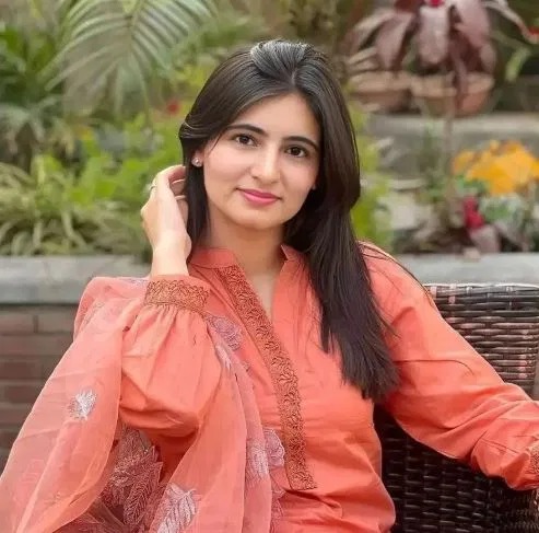 IAS Srishti Dabas : शाब्बास पोरी! दिवसा काम अन् रात्री अभ्यास; सुंदर IAS चा नेत्रदीपक प्रवास, अडचणींवर केली मात