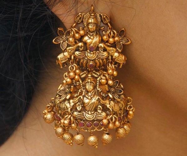 टेम्पल ज्वेलरी झुमक्यांचे लेटेस्ट डिझाईन्स, असा ट्रेण्डी दागिना आपल्याकडे हवाच.. फक्त १०० रुपयांत मस्त खरेदी टेम्पल ज्वेलरी झुमक्यांचे लेटेस्ट डिझाईन्स, असा ट्रेण्डी दागिना आपल्याकडे हवाच.. फक्त १०० रुपयांत मस्त खरेदी