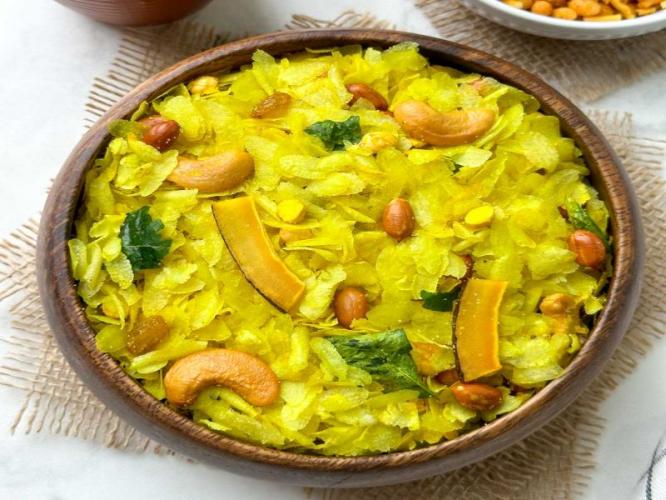 चिवडा मऊ पडतो, सादळतो? ८ टिप्स - डब्यांतील चिवडा संपेपर्यंत राहील तसाच कुरकुरीत... चिवडा मऊ पडतो, सादळतो? ८ टिप्स - डब्यांतील चिवडा संपेपर्यंत राहील तसाच कुरकुरीत...