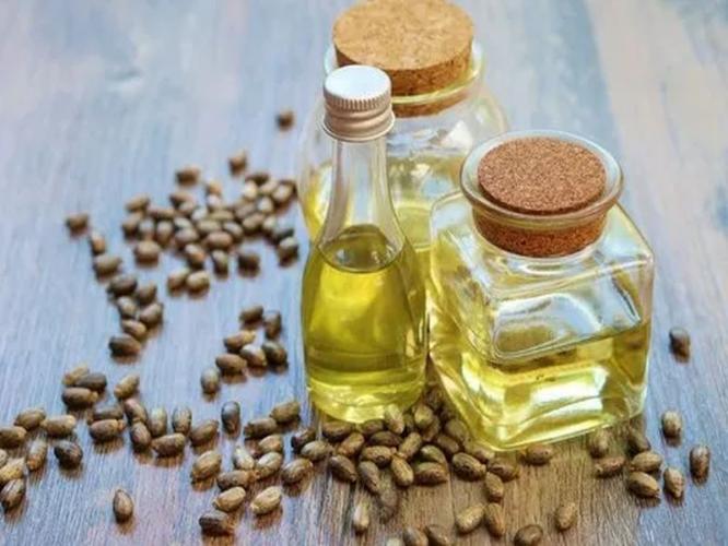 एरंडेल तेल करेल जादू! पोटाच्या तक्रारीपासून - त्वचेपर्यंत अनेक समस्यांवर असरदार - तेल १ फायदे अनेक... एरंडेल तेल करेल जादू! पोटाच्या तक्रारीपासून - त्वचेपर्यंत अनेक समस्यांवर असरदार - तेल १ फायदे अनेक...