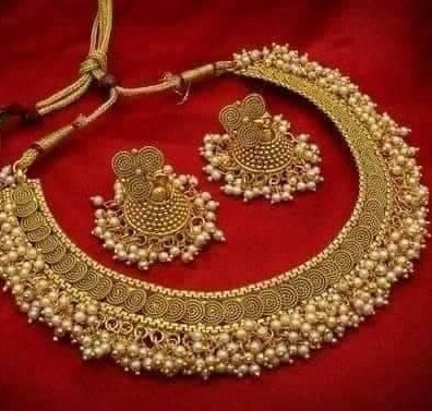 गुढी पाडव्याला सौंदर्य वाढवतील १० खास मराठमोळे दागिने; अभिमानाने अंगाखाद्यावर मिरवायला हवे हे सुंदर साज गुढी पाडव्याला सौंदर्य वाढवतील १० खास मराठमोळे दागिने; अभिमानाने अंगाखाद्यावर मिरवायला हवे हे सुंदर साज