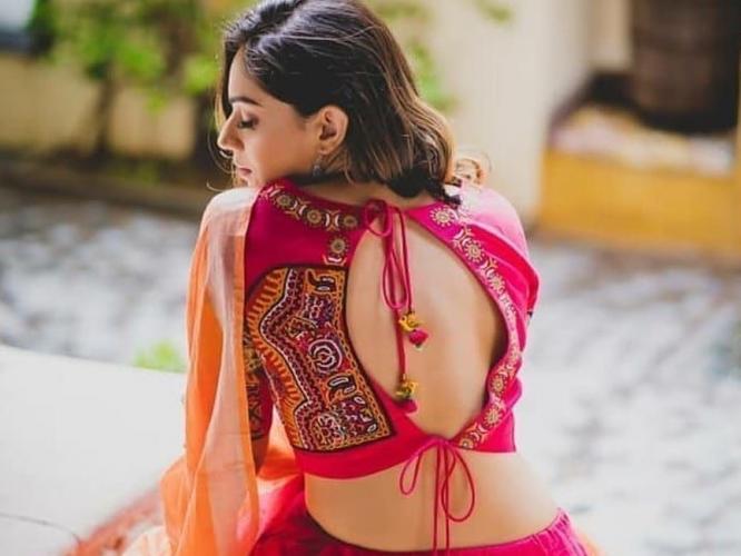 5 Dori Blouse Designs : दोरी स्टाईल ब्लाऊजचे १० आकर्षक पॅटर्न, मागच्या गळ्याचे लेटेस्ट डिजाईन्स, बोल्ड-सुंदर दिसाल 5 Dori Blouse Designs : दोरी स्टाईल ब्लाऊजचे १० आकर्षक पॅटर्न, मागच्या गळ्याचे लेटेस्ट डिजाईन्स, बोल्ड-सुंदर दिसाल