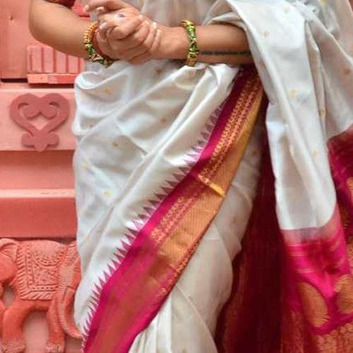 प्रजासत्ताक दिनाला टिपिकल लूक न करता; १० रंगाच्या ब्लाऊजवर नेसा पांढरी साडी; स्टायलिश दिसाल प्रजासत्ताक दिनाला टिपिकल लूक न करता; १० रंगाच्या ब्लाऊजवर नेसा पांढरी साडी; स्टायलिश दिसाल
