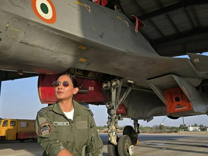 Varlin Panwar : वडील आर्मी ऑफिसर, लेकही होती IAF स्क्वाड्रन लीडर; आता प्रसिद्ध बॉलिवूड स्टार्सना देतेय ट्रेनिंग Varlin Panwar : वडील आर्मी ऑफिसर, लेकही होती IAF स्क्वाड्रन लीडर; आता प्रसिद्ध बॉलिवूड स्टार्सना देतेय ट्रेनिंग