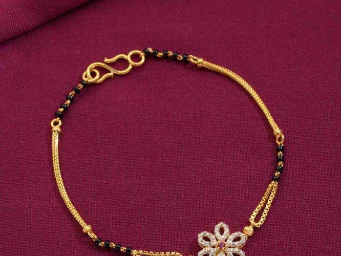 Mangalsutra Bracelet : २ ग्रॅम सोन्यात मंगळसूत्र ब्रेसलेट्सचे १० युनिक डिजाईन्स; हाताला स्टायलिश लूक येईल, उठून दिसाल