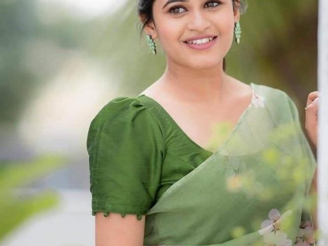 ब्लाऊजच्या स्लिव्हजच्या १० ट्रेंडी डिजाईन्स; नवीन पॅटर्न उठून दिसेल-साडीत बारीक, सुंदर दिसाल
