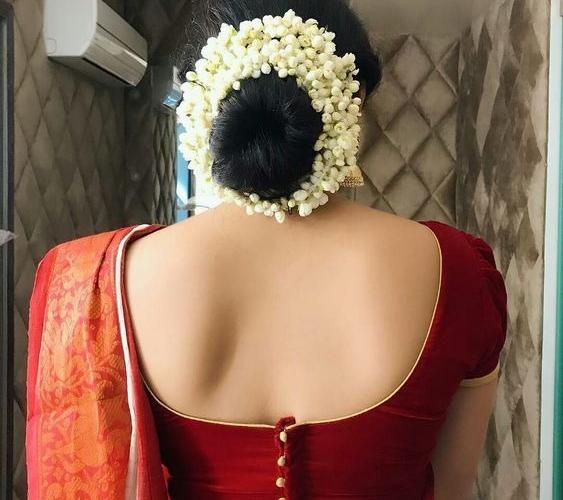 दिवाळीसाठी शिवा मागे हुक्स असलेले ब्लाऊज; १० नव्या डिजाईन्स, साडीत एकदम सुंदर, देखणे दिसाल दिवाळीसाठी शिवा मागे हुक्स असलेले ब्लाऊज; १० नव्या डिजाईन्स, साडीत एकदम सुंदर, देखणे दिसाल