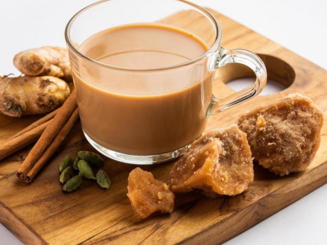 गुळाचा चहा बिघडतो-चहात आधी काय घालायचं? ८ टिप्स, फक्कड गुळाचा चहा घरीच बनेल गुळाचा चहा बिघडतो-चहात आधी काय घालायचं? ८ टिप्स, फक्कड गुळाचा चहा घरीच बनेल