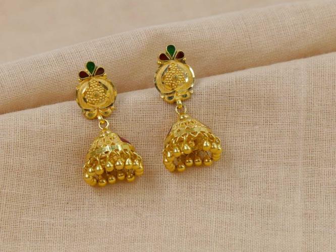 Dhanteras 2025 : धनत्रयोदशीला घ्या १ ग्रॅम सोन्याचे नाजूक झुमके; कमी वजनाचे सुंदर कानातले Dhanteras 2025 : धनत्रयोदशीला घ्या १ ग्रॅम सोन्याचे नाजूक झुमके; कमी वजनाचे सुंदर कानातले