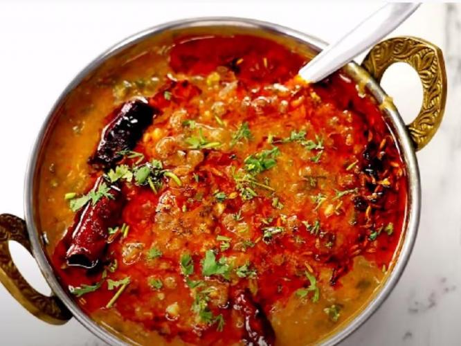 हॉटेलसारखा खमंग, चमचमीत डाळ तडका घरीच करा; ८ टिप्स,रोजच्या वरणाला येईल भन्नाट चव हॉटेलसारखा खमंग, चमचमीत डाळ तडका घरीच करा; ८ टिप्स,रोजच्या वरणाला येईल भन्नाट चव