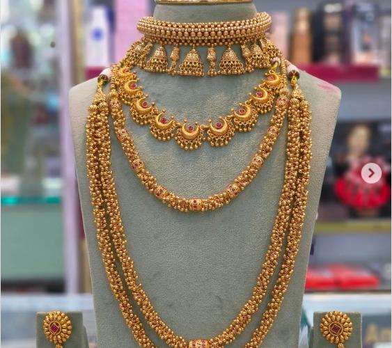 लईच भारी! लग्नसराईसाठी मराळमोळ्या ज्वेलरीचे १० सुंदर सेट्स, साडीत नवीन कॉम्बो उठून दिसेल