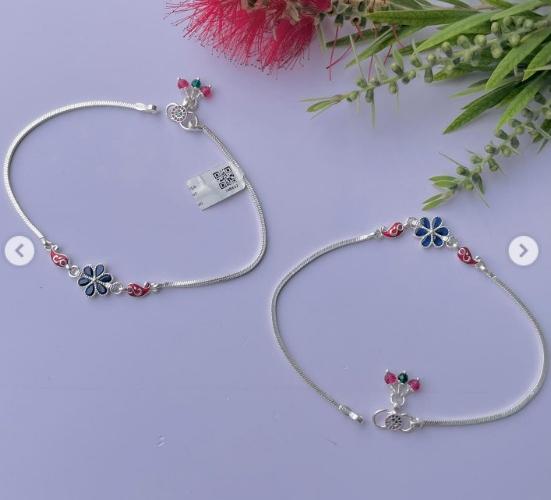 चांदीच्या पैंजणांच्या १० डेलिकेट, ट्रेंडी डिजाईन्स; मिनिमलिस्टिक स्टाईल-पैंजणांना मॉडर्न लूक येईल चांदीच्या पैंजणांच्या १० डेलिकेट, ट्रेंडी डिजाईन्स; मिनिमलिस्टिक स्टाईल-पैंजणांना मॉडर्न लूक येईल