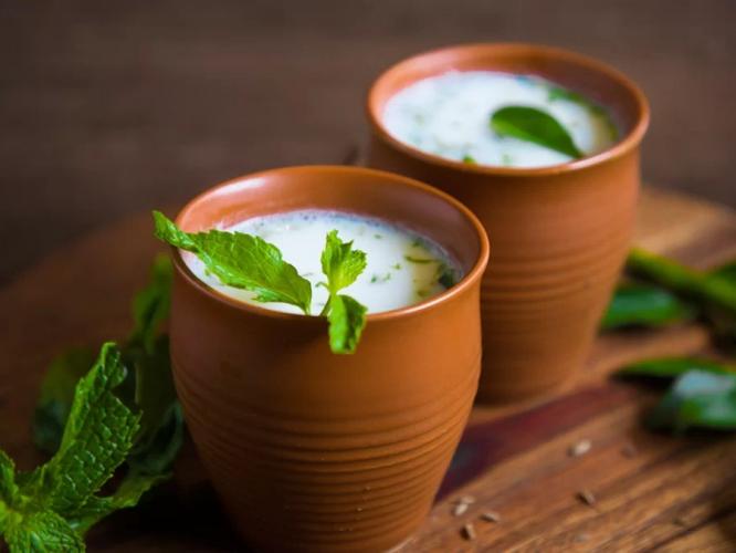 थंडीत ताक प्यायल्यानं वजन कमी होतं? ताक कधी, कसं प्यावं, समजून घ्या-फायदे मिळतील