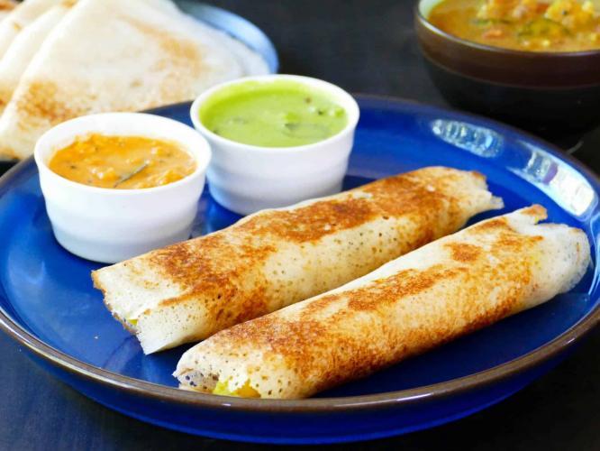 हॉटेलमध्ये मिळतो तसा कुरकुरीत मसाला डोसा करण्याच्या ७ ट्रिक्स; घरीच करा परफेक्ट डोसा हॉटेलमध्ये मिळतो तसा कुरकुरीत मसाला डोसा करण्याच्या ७ ट्रिक्स; घरीच करा परफेक्ट डोसा