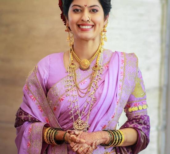 मराठी अभिनेत्रींचे वेडींग लूक्स; ८ आयडियाज, ज्वेलरी, साड्यांची खास स्टाईल,पाहा ट्रेडींग लूक्स मराठी अभिनेत्रींचे वेडींग लूक्स; ८ आयडियाज, ज्वेलरी, साड्यांची खास स्टाईल,पाहा ट्रेडींग लूक्स