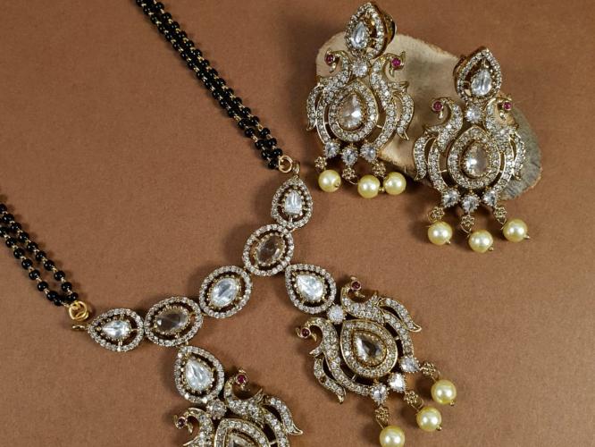व्हिक्टोरिया मंगळसुत्राच्या १० सुंदर डिजाईन्स, नाव वेगळं वाटतंय? कोणत्याही साडीवर दिसेल उठून व्हिक्टोरिया मंगळसुत्राच्या १० सुंदर डिजाईन्स, नाव वेगळं वाटतंय? कोणत्याही साडीवर दिसेल उठून