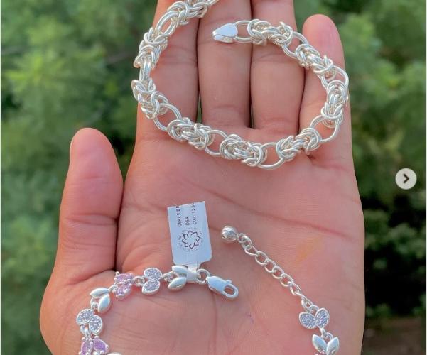 चांदीचे सुंदर, मिनिमलिस्ट ब्रेसलेट्स; ८ डिजाईन्स, कपल्ससाठी परफेक्ट गिफ्ट-हातात शोभून दिसेल चांदीचे सुंदर, मिनिमलिस्ट ब्रेसलेट्स; ८ डिजाईन्स, कपल्ससाठी परफेक्ट गिफ्ट-हातात शोभून दिसेल