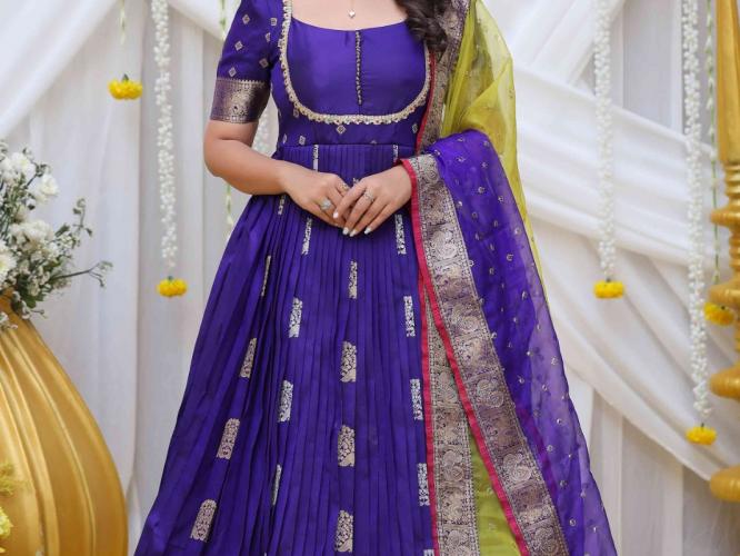 कपाटातल्या जुन्या साड्यांचे शिवा सुंदर ड्रेसेस; १० पॅटर्न्स, साडीच्या ड्रेसेसमध्ये एकदम युनिक दिसाल कपाटातल्या जुन्या साड्यांचे शिवा सुंदर ड्रेसेस; १० पॅटर्न्स, साडीच्या ड्रेसेसमध्ये एकदम युनिक दिसाल