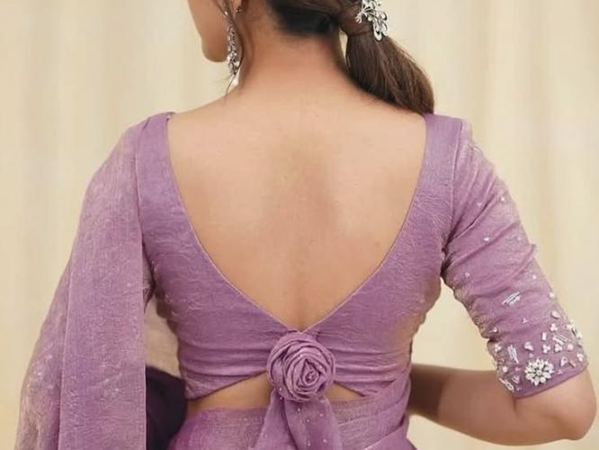 ब्लाऊजला फॅन्सी लूक देणारे मागच्या गळ्याचे १० लेटेस्ट डिझाईन्स; साडीत स्टायलिश दिसाल ब्लाऊजला फॅन्सी लूक देणारे मागच्या गळ्याचे १० लेटेस्ट डिझाईन्स; साडीत स्टायलिश दिसाल