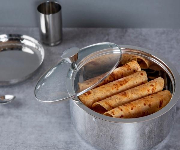 डब्यात ठेवल्या की चपात्या वाफेनं ओल्या होतात? ८ टिप्स, न सादळता चपात्या राहतील मऊ डब्यात ठेवल्या की चपात्या वाफेनं ओल्या होतात? ८ टिप्स, न सादळता चपात्या राहतील मऊ