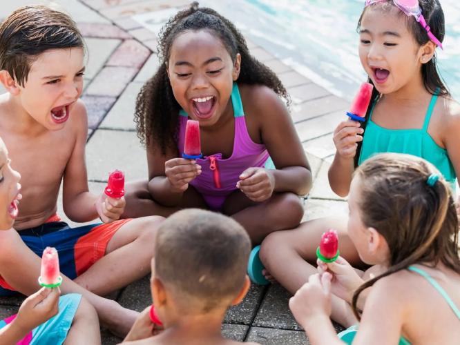 उन्हाळ्याच्या सुटीत मुलांना नक्की शिकवा ७ गोष्टी; आत्मविश्वास वाढून आनंदी होतील मुले उन्हाळ्याच्या सुटीत मुलांना नक्की शिकवा ७ गोष्टी; आत्मविश्वास वाढून आनंदी होतील मुले