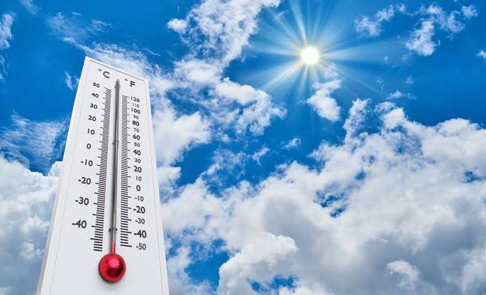 Pune temperature forty; Warning of heat wave in Vidarbha | पुण्याचे तापमान चाळीशीला; विदर्भात उष्णतेच्या लाटेचा इशारा