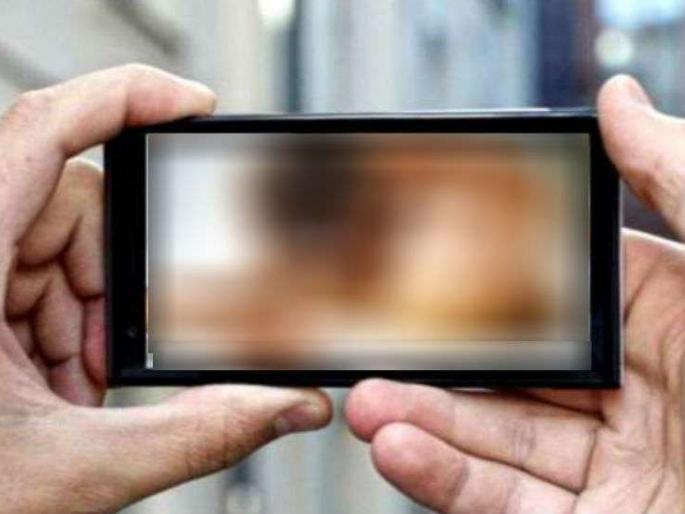 Baba said breakfast at home with the saints, the girl made a pornographic video | बाबा नाश्त्याला घरी या म्हणत संतांसोबतच मुलीने बनवला अश्लील व्हिडिओ Baba said breakfast at home with the saints, the girl made a pornographic video | बाबा नाश्त्याला घरी या म्हणत संतांसोबतच मुलीने बनवला अश्लील व्हिडिओ