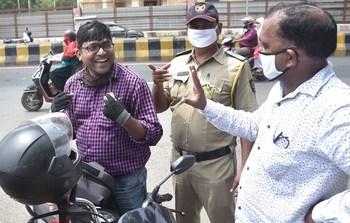 744 unmasked citizens fined in Nagpur | नागपुरात विनामास्क ७४४ नागरिकांना दंड : मनपाची कारवाई 744 unmasked citizens fined in Nagpur | नागपुरात विनामास्क ७४४ नागरिकांना दंड : मनपाची कारवाई