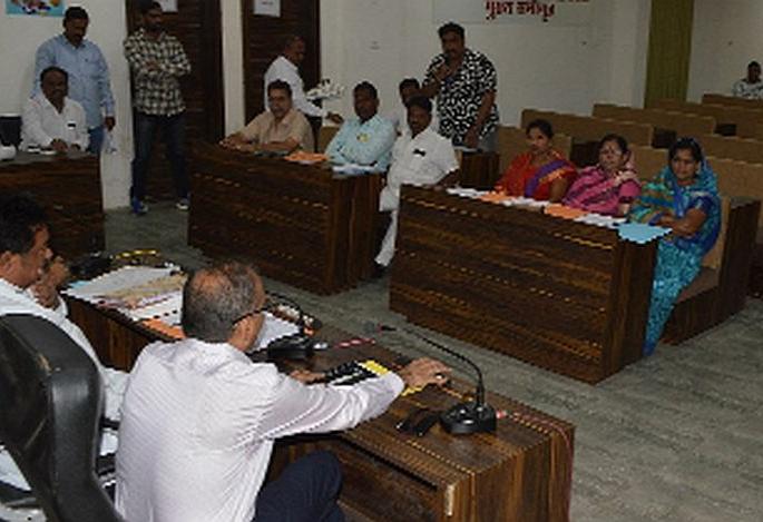 The subject received approval in the House after the protest | विरोधानंतर विषयाला मिळाली सभागृहात मंजूरी