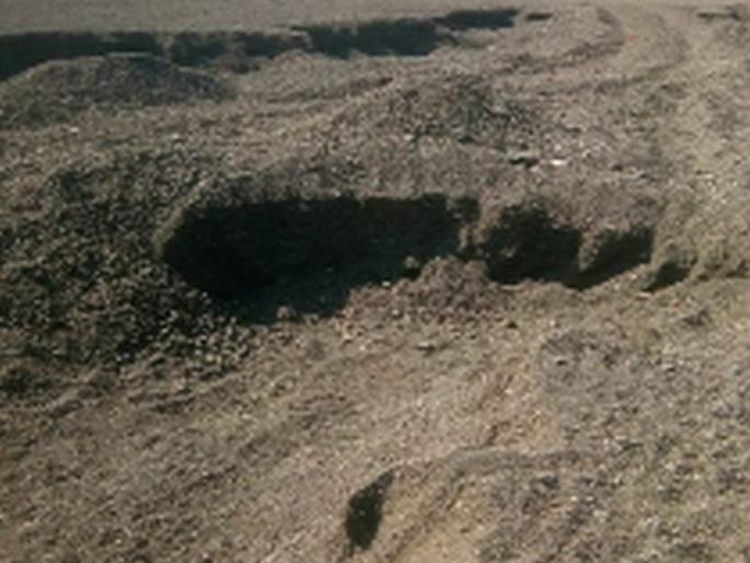 Water scarcity caused by illegal sand extraction from 'evil' | ‘बुराई’तून अवैध वाळू उपसामुळे ुनिर्माण झाले पाणीटंचाईचे संकट Water scarcity caused by illegal sand extraction from 'evil' | ‘बुराई’तून अवैध वाळू उपसामुळे ुनिर्माण झाले पाणीटंचाईचे संकट