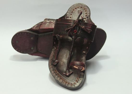 Minor kidnap kidnapped son, kidnapped son in vasai virar | चप्पल चोरीच्या संशयावरुन अल्पवयीन मुलाचे अपहरण, फिनेलही पाजले Minor kidnap kidnapped son, kidnapped son in vasai virar | चप्पल चोरीच्या संशयावरुन अल्पवयीन मुलाचे अपहरण, फिनेलही पाजले