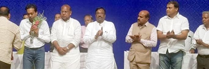 Lok Sabha Election 2019; BJP is essential for stable government | Lok Sabha Election 2019; स्थिर सरकारसाठी भाजपच आवश्यक Lok Sabha Election 2019; BJP is essential for stable government | Lok Sabha Election 2019; स्थिर सरकारसाठी भाजपच आवश्यक