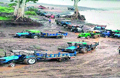 Objective of 105 crores for mining lease | गौणखनिजापोटी १०५ कोटींचे उद्दिष्ट Objective of 105 crores for mining lease | गौणखनिजापोटी १०५ कोटींचे उद्दिष्ट