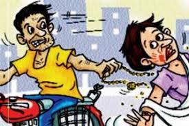 In Thane, robbers escaped by pulling a mangalsutra from a woman's neck | ठाण्यात महिलेच्या गळयातील मंगळसूत्र खेचून चोरटयांचे पलायन