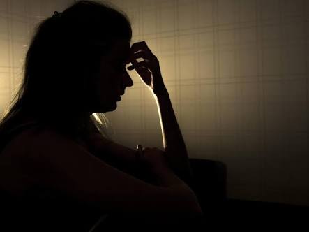 Corona virus: Shocking! molestation of corona patient women in ICU, Wardboy arrested | Corona virus : धक्कादायक! कोरोनाबाधित महिलेचा आयसीयुत विनयभंग, वॉर्डबॉयला अटक Corona virus: Shocking! molestation of corona patient women in ICU, Wardboy arrested | Corona virus : धक्कादायक! कोरोनाबाधित महिलेचा आयसीयुत विनयभंग, वॉर्डबॉयला अटक