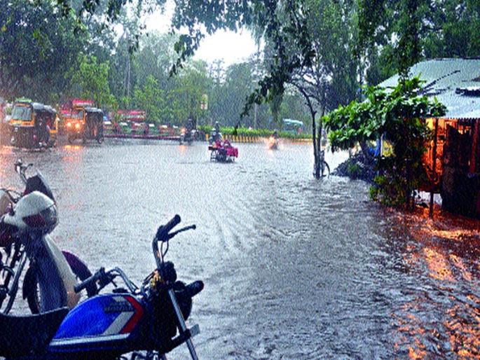  Panchavati rain rises to the vegetable market | पंचवटीत पावसाने भाजीबाजारात पळापळ