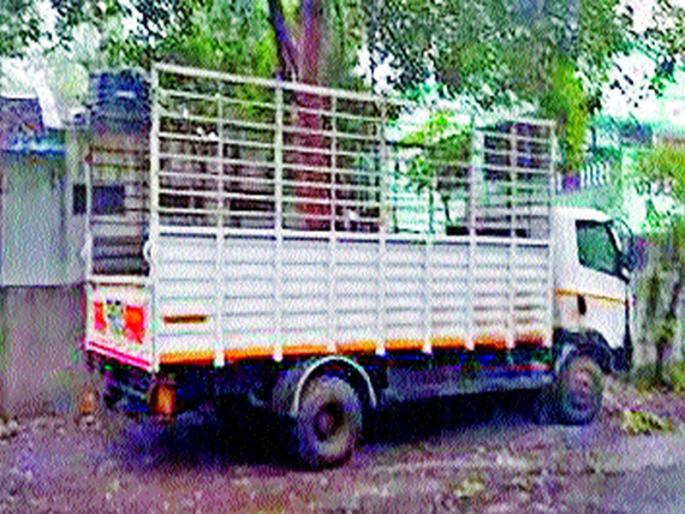 The truck used in the Muthoot Dock | मुथूट दरोड्यात वापरण्यात आलेला ट्रक ताब्यात The truck used in the Muthoot Dock | मुथूट दरोड्यात वापरण्यात आलेला ट्रक ताब्यात