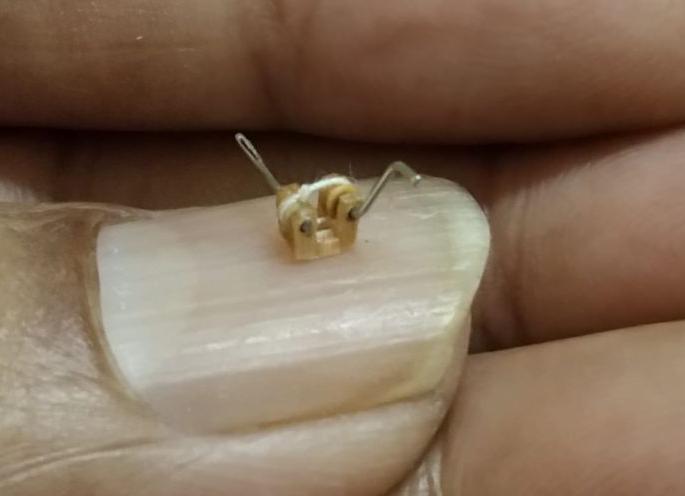 A spinning wheel that fits on a fingernail; The ingenuity of the youth of Nagpur | बोटाच्या नखावर बसेल एवढ्या आकाराचा चरखा; नागपुरातील तरुणाची कल्पकता A spinning wheel that fits on a fingernail; The ingenuity of the youth of Nagpur | बोटाच्या नखावर बसेल एवढ्या आकाराचा चरखा; नागपुरातील तरुणाची कल्पकता