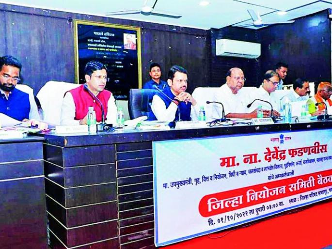 Farmers' agricultural pump feeders will be converted to solar energy | शेतकऱ्यांच्या कृषी पंपाचे फीडर सौर ऊर्जेवर रूपांतरित करणार Farmers' agricultural pump feeders will be converted to solar energy | शेतकऱ्यांच्या कृषी पंपाचे फीडर सौर ऊर्जेवर रूपांतरित करणार