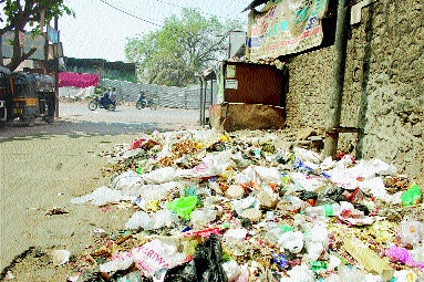 Now Purushottam Bhapkar will be breaking Naregaon's garbage collection | आता पुरुषोत्तम भापकर फोडणार नारेगावची कचराकोंडी Now Purushottam Bhapkar will be breaking Naregaon's garbage collection | आता पुरुषोत्तम भापकर फोडणार नारेगावची कचराकोंडी