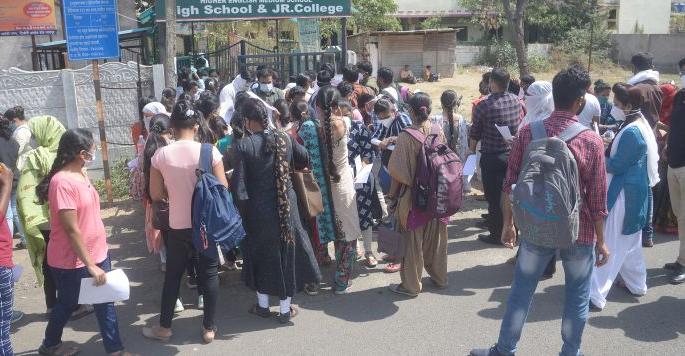 Confusion in health department exams; The seal of the question paper was broken | नागपुरात आरोग्य विभागाच्या परीक्षेत गोंधळ; प्रश्नपत्रिकेचे तुटले होते सील Confusion in health department exams; The seal of the question paper was broken | नागपुरात आरोग्य विभागाच्या परीक्षेत गोंधळ; प्रश्नपत्रिकेचे तुटले होते सील